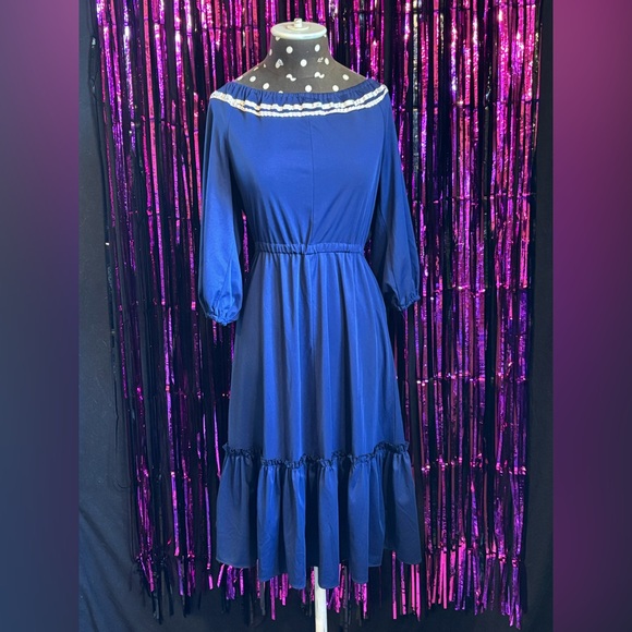 Dresses & Skirts - Vintage Dress Size 8-12 Stretch